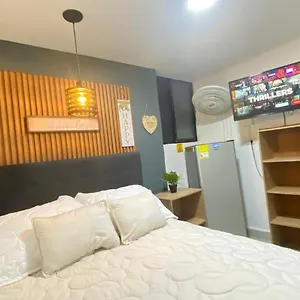 Comoda Habitación Independiente En Laureles Estadio Con Baño Privado 3 Personas Apartamento