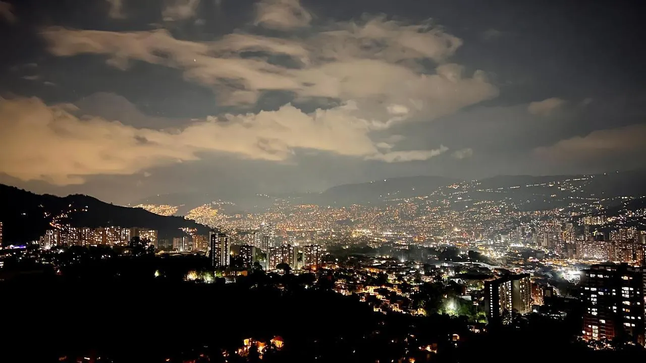 Paraiso En La Ciudad Medellin 0*,  Colombia