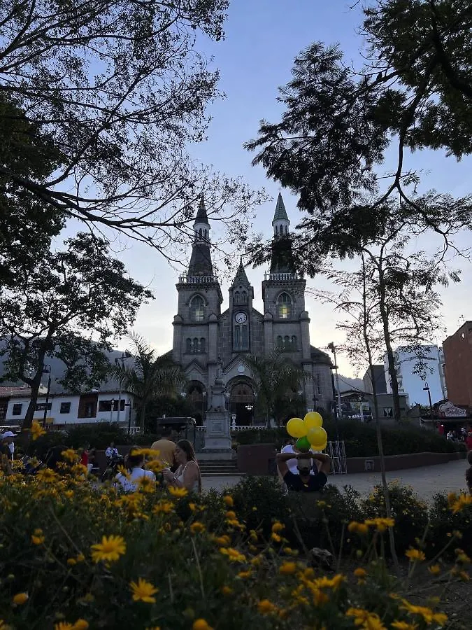 Paraiso En La Ciudad Medellin 0*,