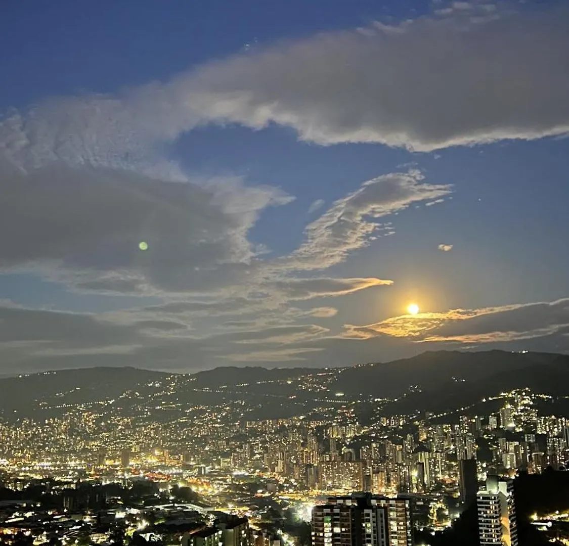 Paraiso En La Ciudad Medellin 0*,